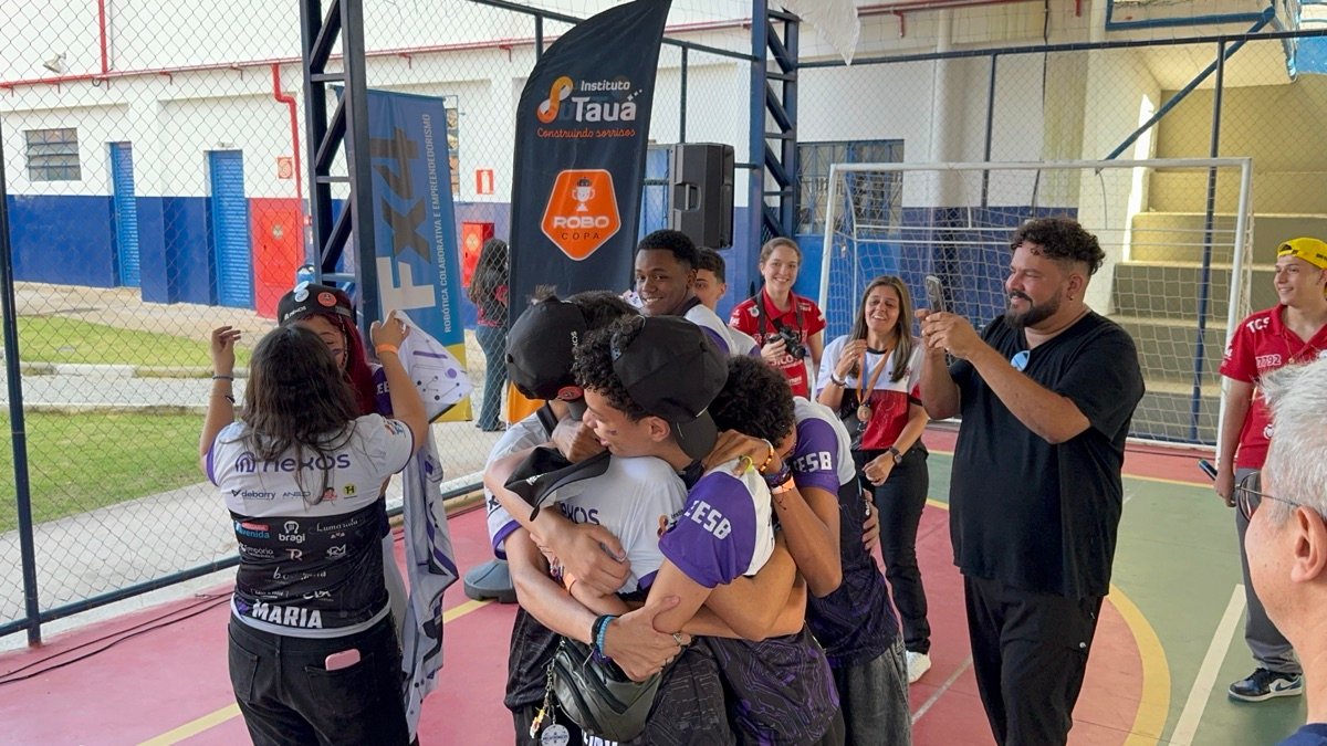 Jovens do Fx4 durante a Robocopa